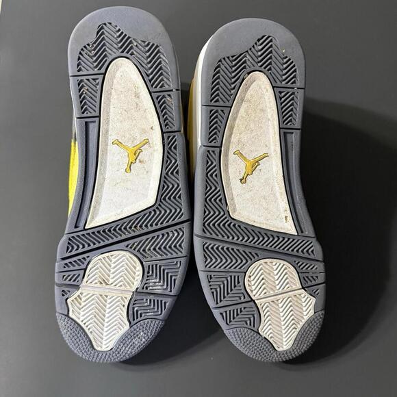 Nike Air Jordan 4 Retro Yellow Lightning CT8527-700 Size 9.5 Men